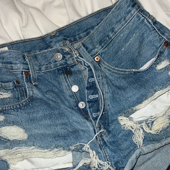 Levi’s 501 distressed denim shorts - Picture 2 of 5